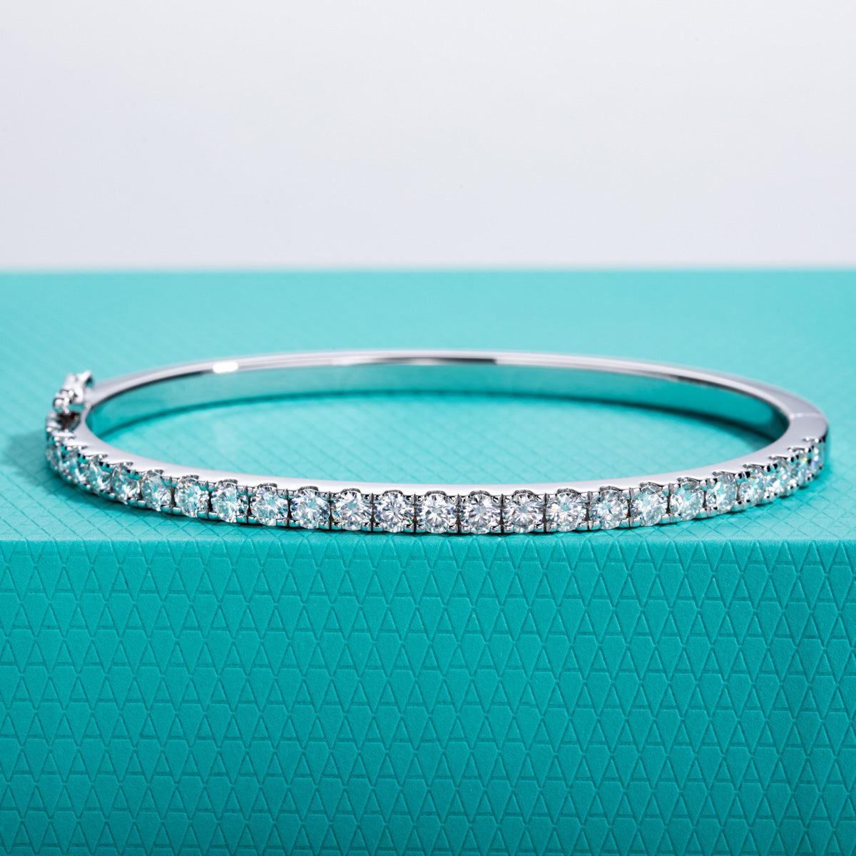 S925 Sterling Silver Round Half Pavé Moissanite Imperial Bangle