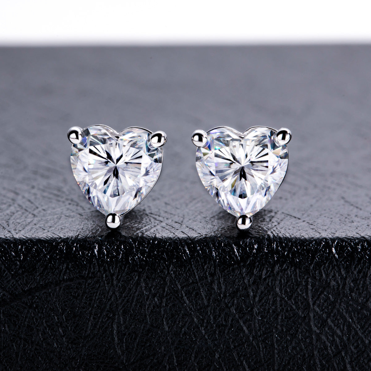 S925 Sterling Silver Heart-shaped Moissanite Stud Earrings