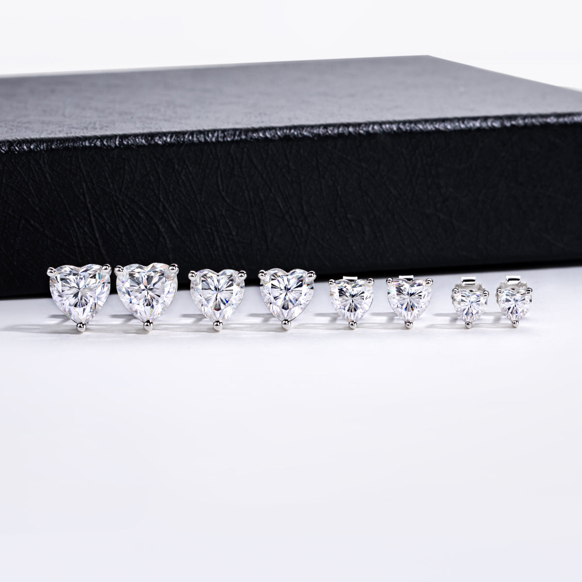 S925 Sterling Silver Heart-shaped Moissanite Stud Earrings