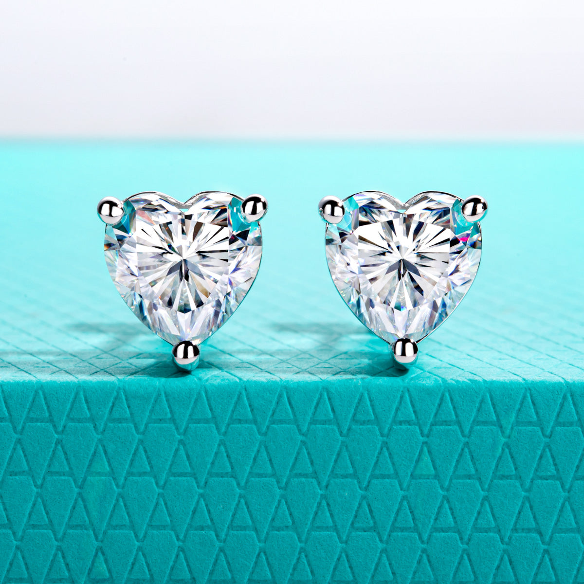 S925 Sterling Silver Heart-shaped Moissanite Stud Earrings