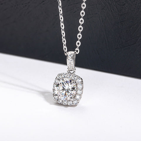 Round Brilliant Cut Moissanite Diamond Pendants Necklace (1 ct)