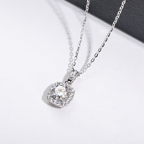Round Brilliant Cut Moissanite Diamond Pendants Necklace (1 ct)