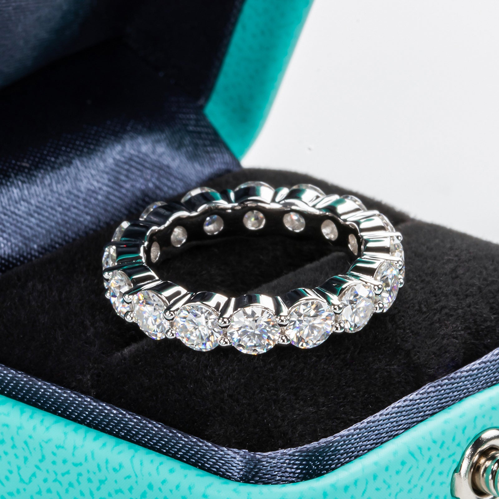 Round Cut Moissanite Wedding Band (5 cttw)