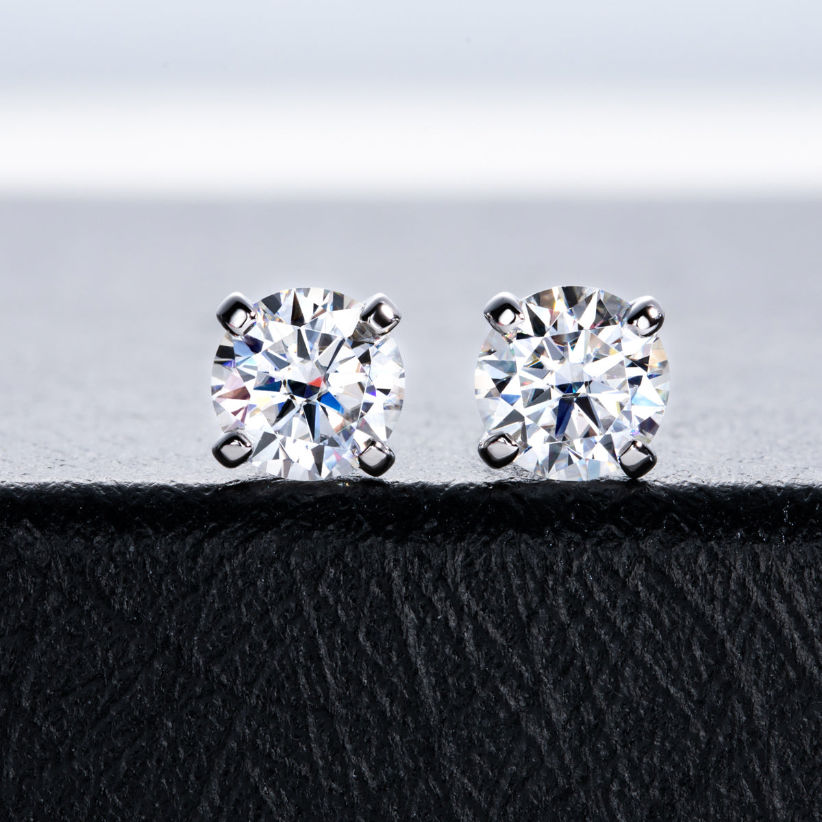 S925 Sterling Silver Round Moissanite 4-Prong Stud Earrings