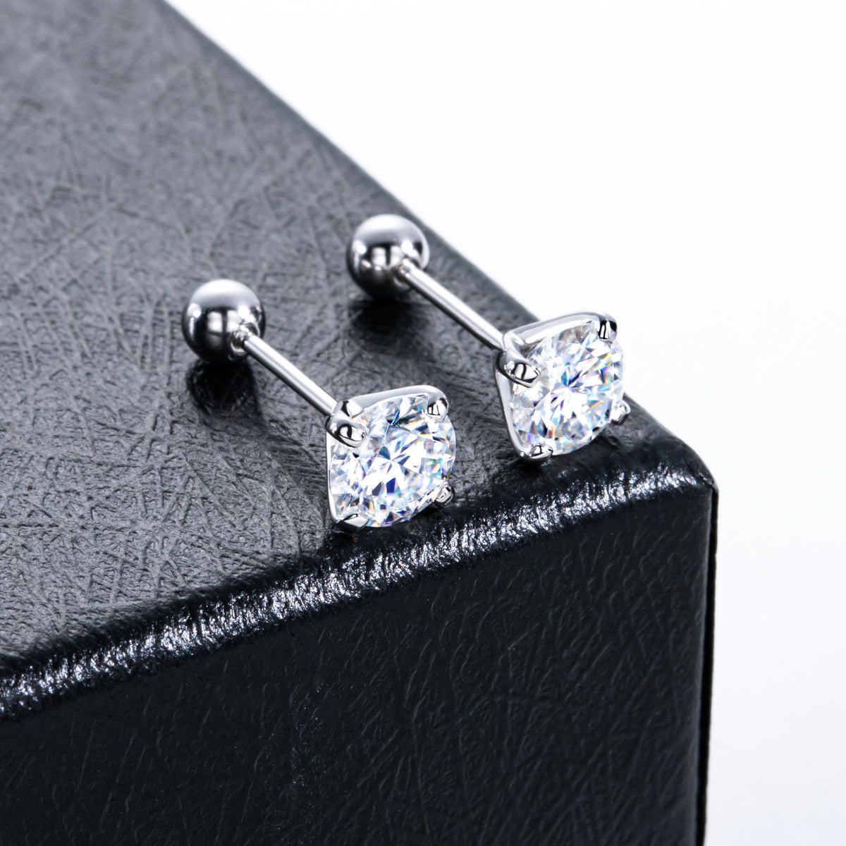 S925 Sterling Silver Round Moissanite 4-Prong Stud Earrings