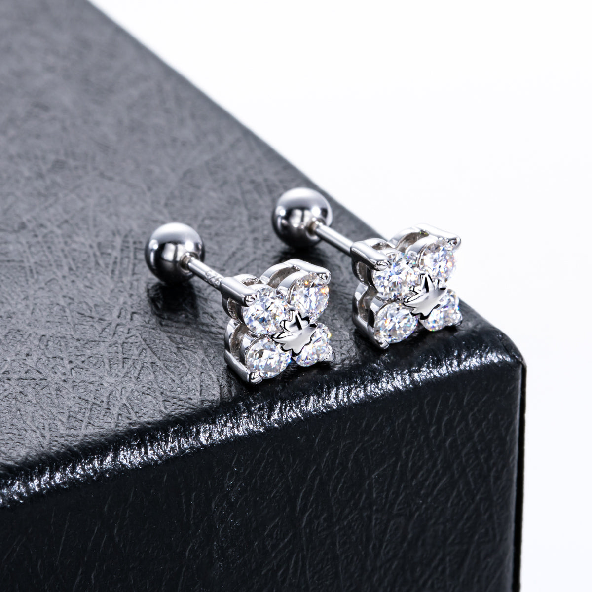 S925 Sterling Silver Round Moissanite Four-Leaf Clover Stud Earrings