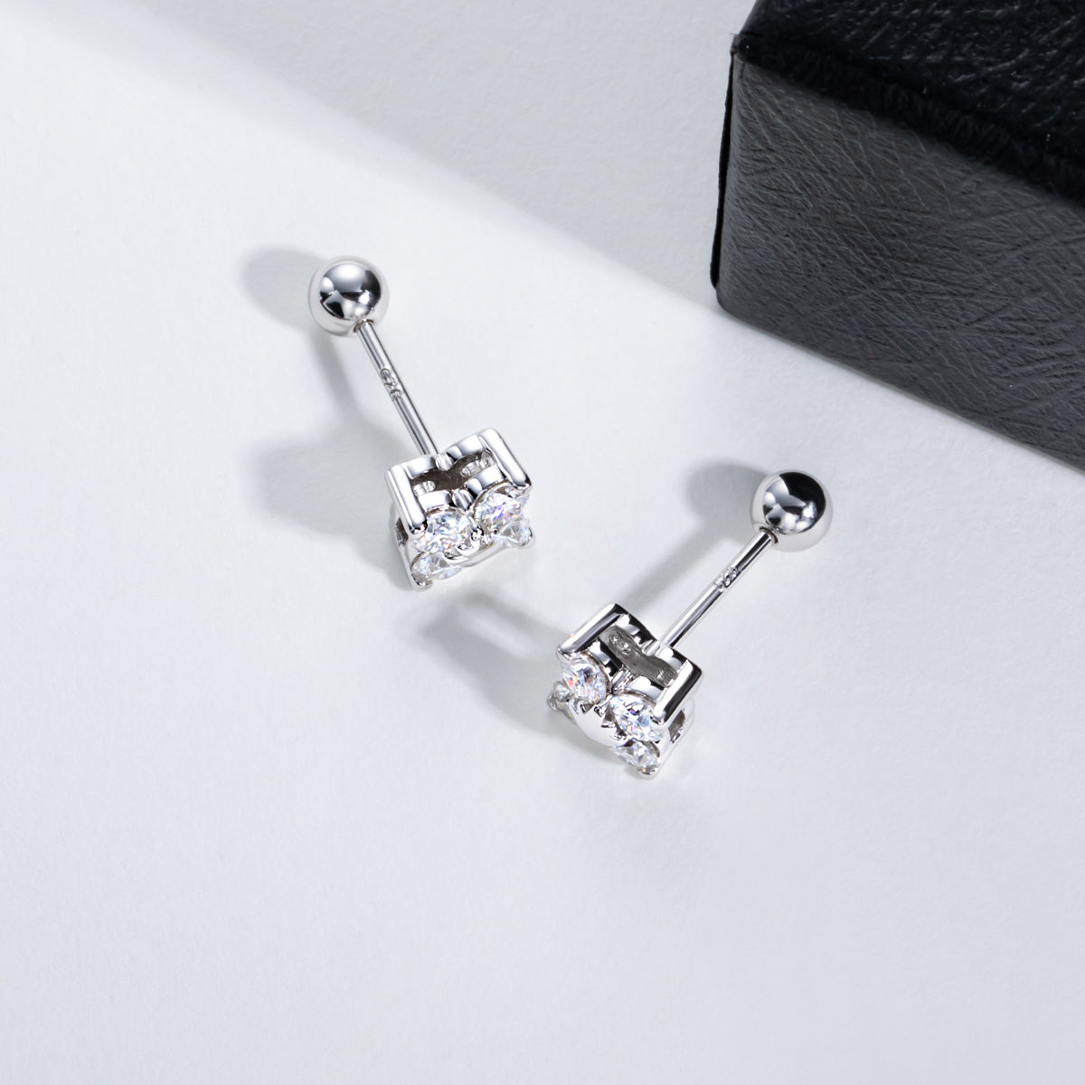 S925 Sterling Silver Round Moissanite Four-Leaf Clover Stud Earrings