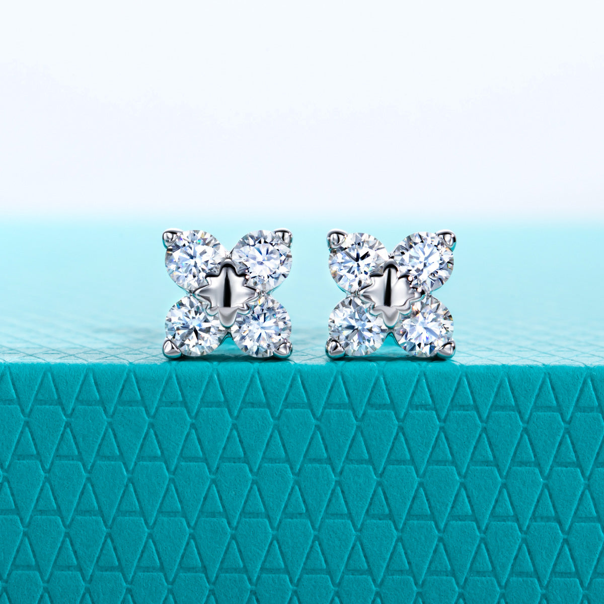 S925 Sterling Silver Round Moissanite Four-Leaf Clover Stud Earrings
