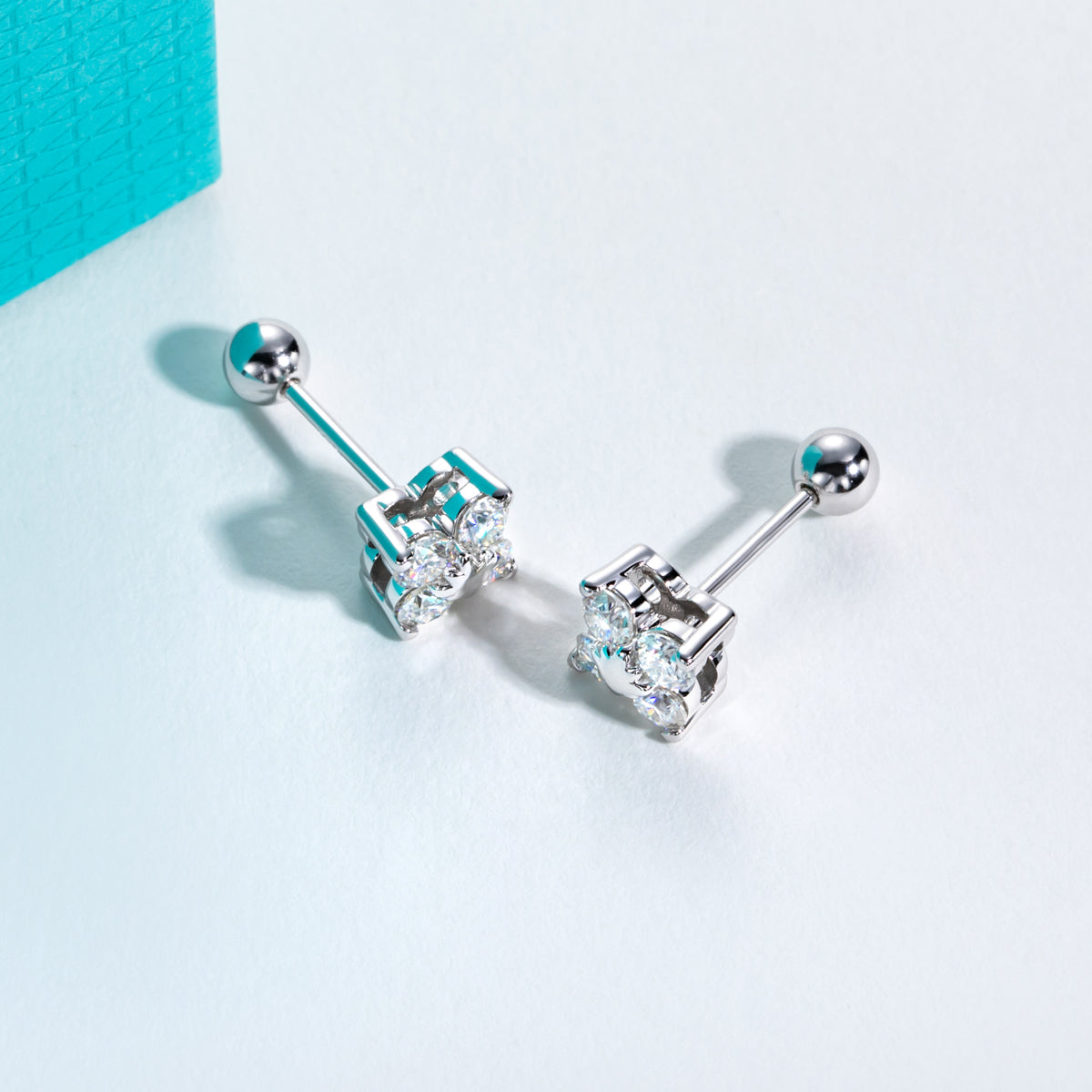 S925 Sterling Silver Round Moissanite Four-Leaf Clover Stud Earrings