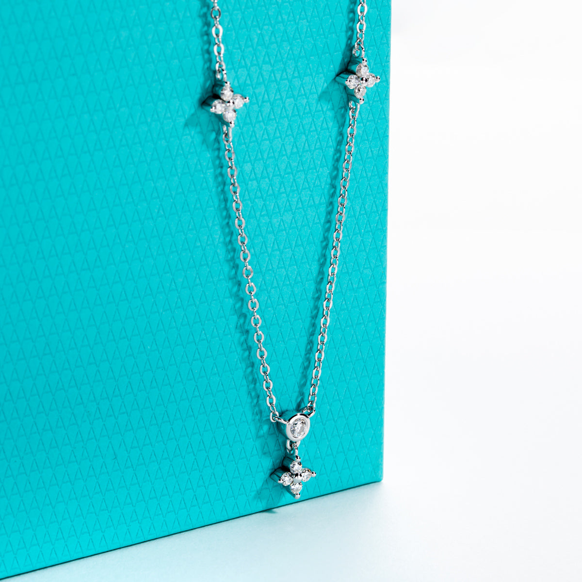 S925 Sterling Silver Four-Leaf Clover Moissanite Clavicle Necklace