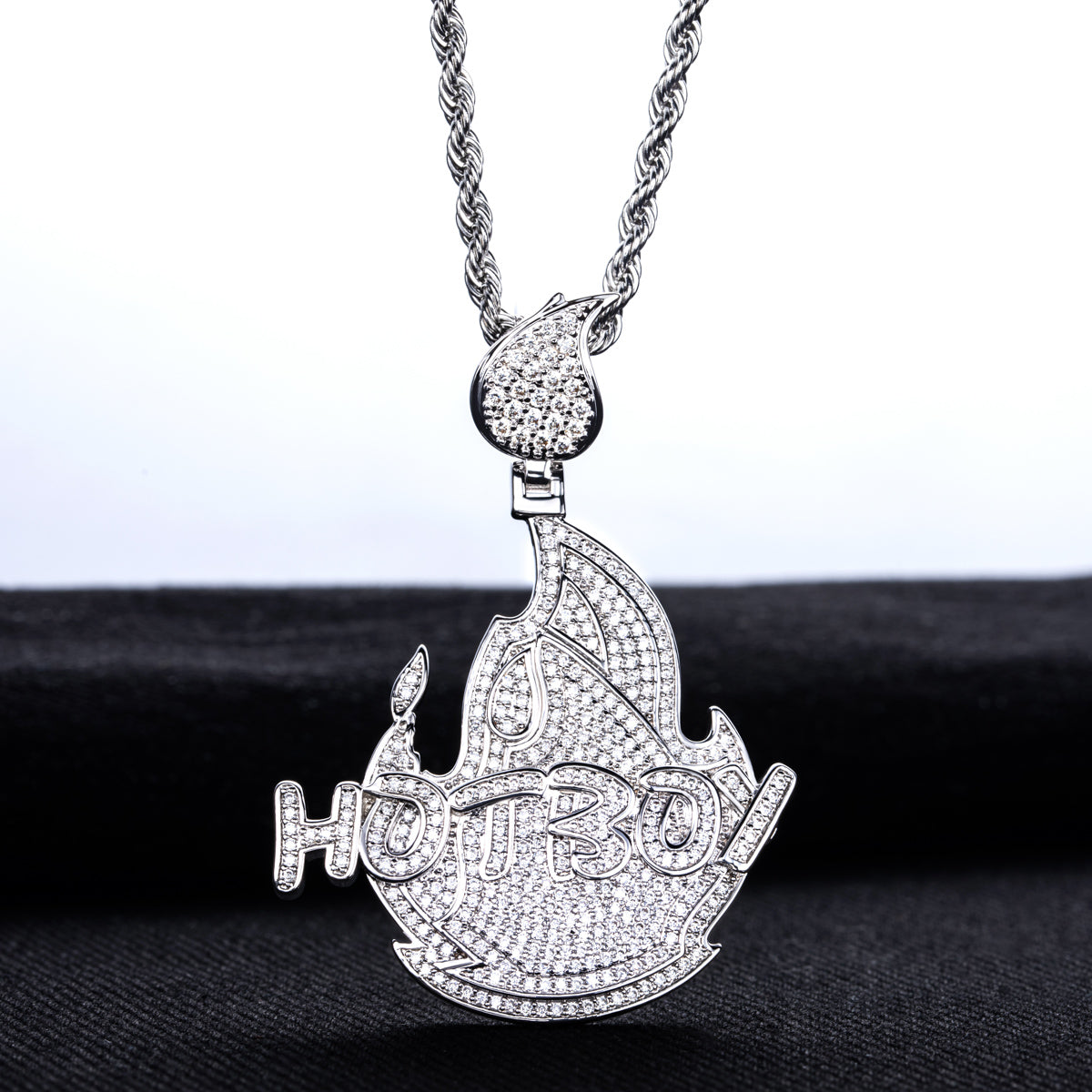 Moissanite‑encrusted Hip‑Hop Flame Pendant