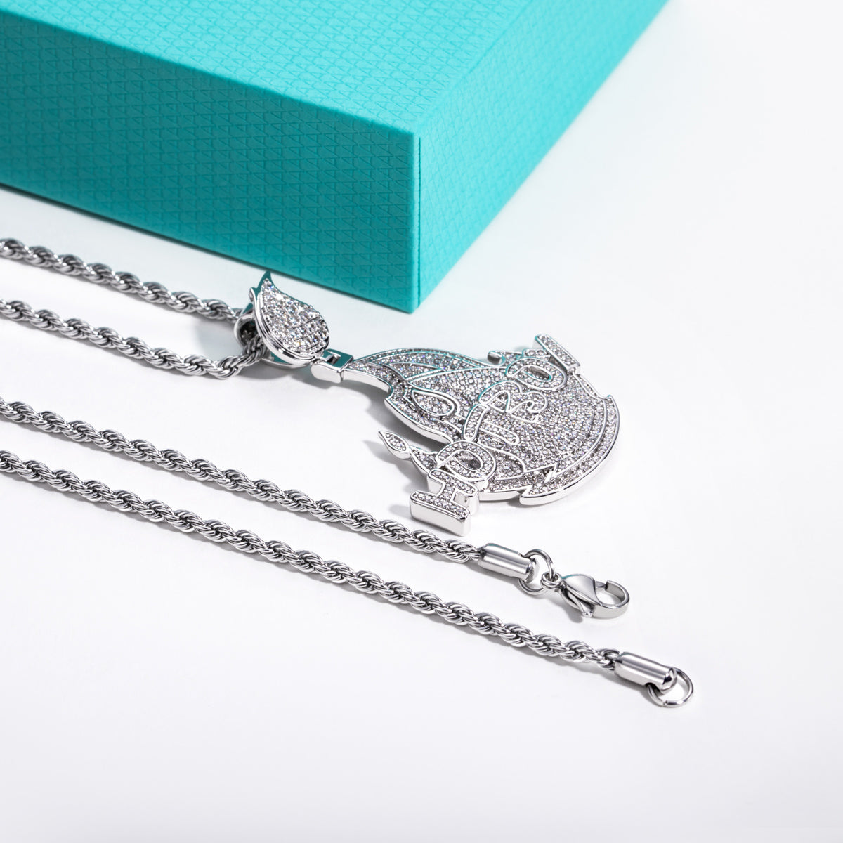 Moissanite‑encrusted Hip‑Hop Flame Pendant