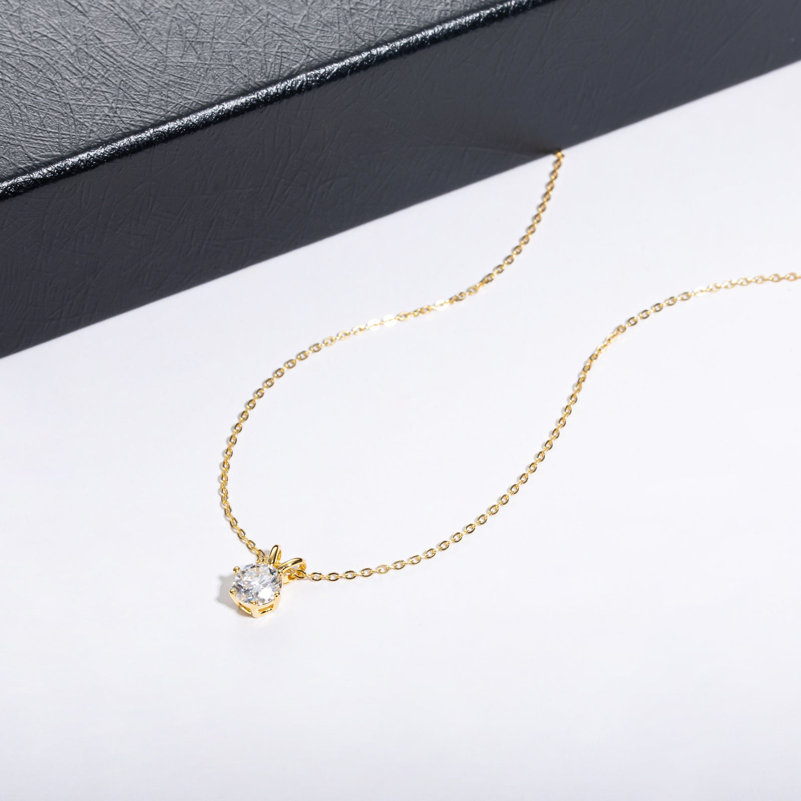Round Cut Moissanite Pendant Necklace (1/3/5 ct)