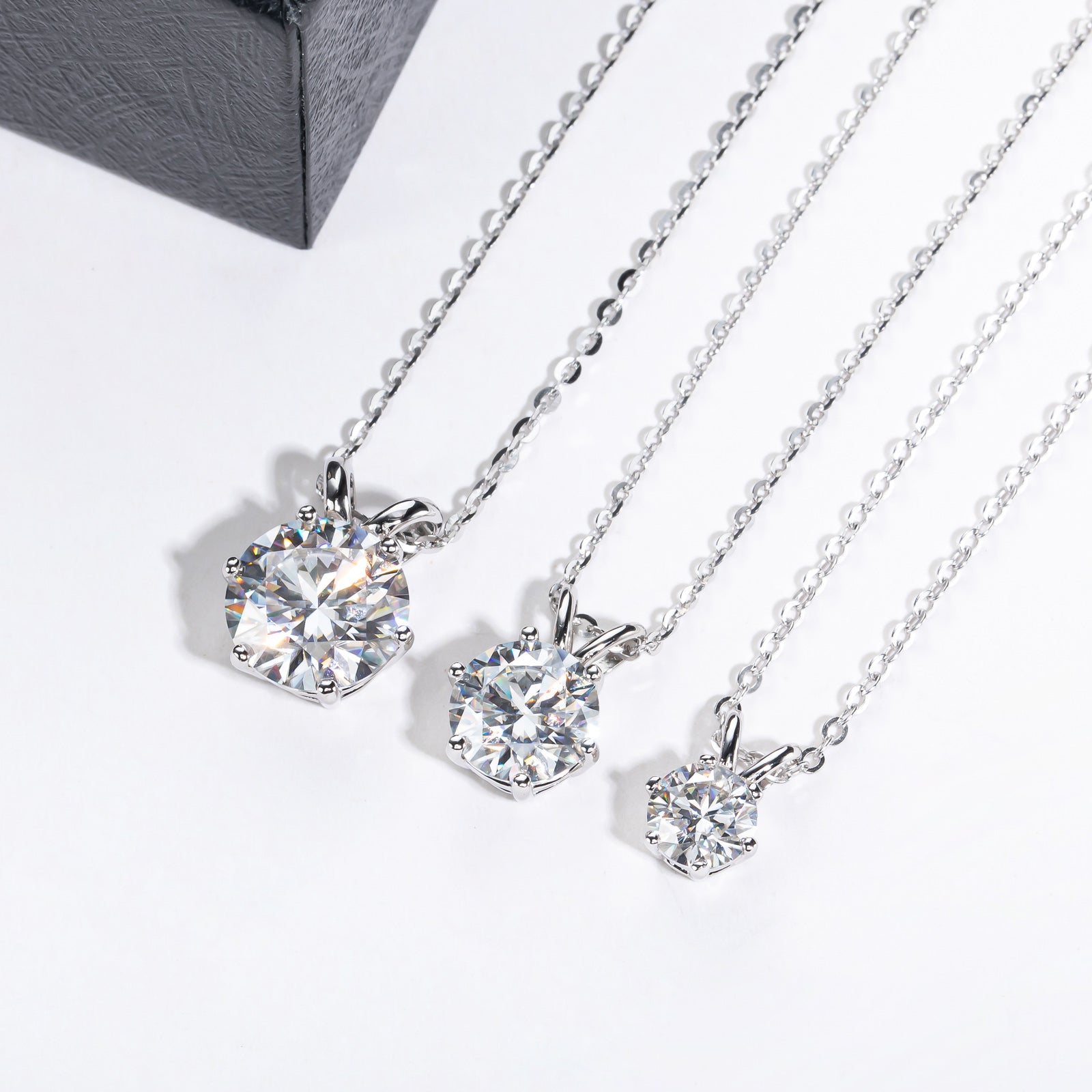 Round Cut Moissanite Pendant Necklace (1/3/5 ct)