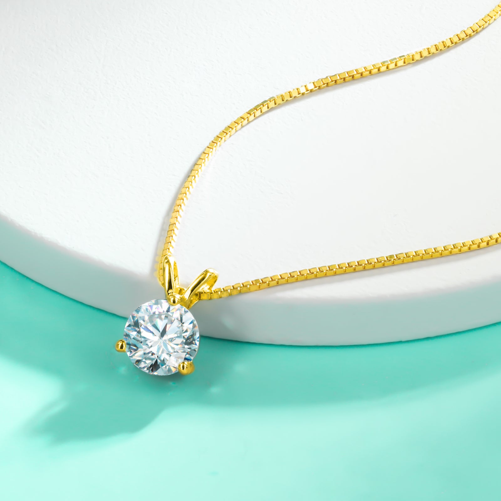 Round Cut Moissanite Pendant Necklace (1 ct)
