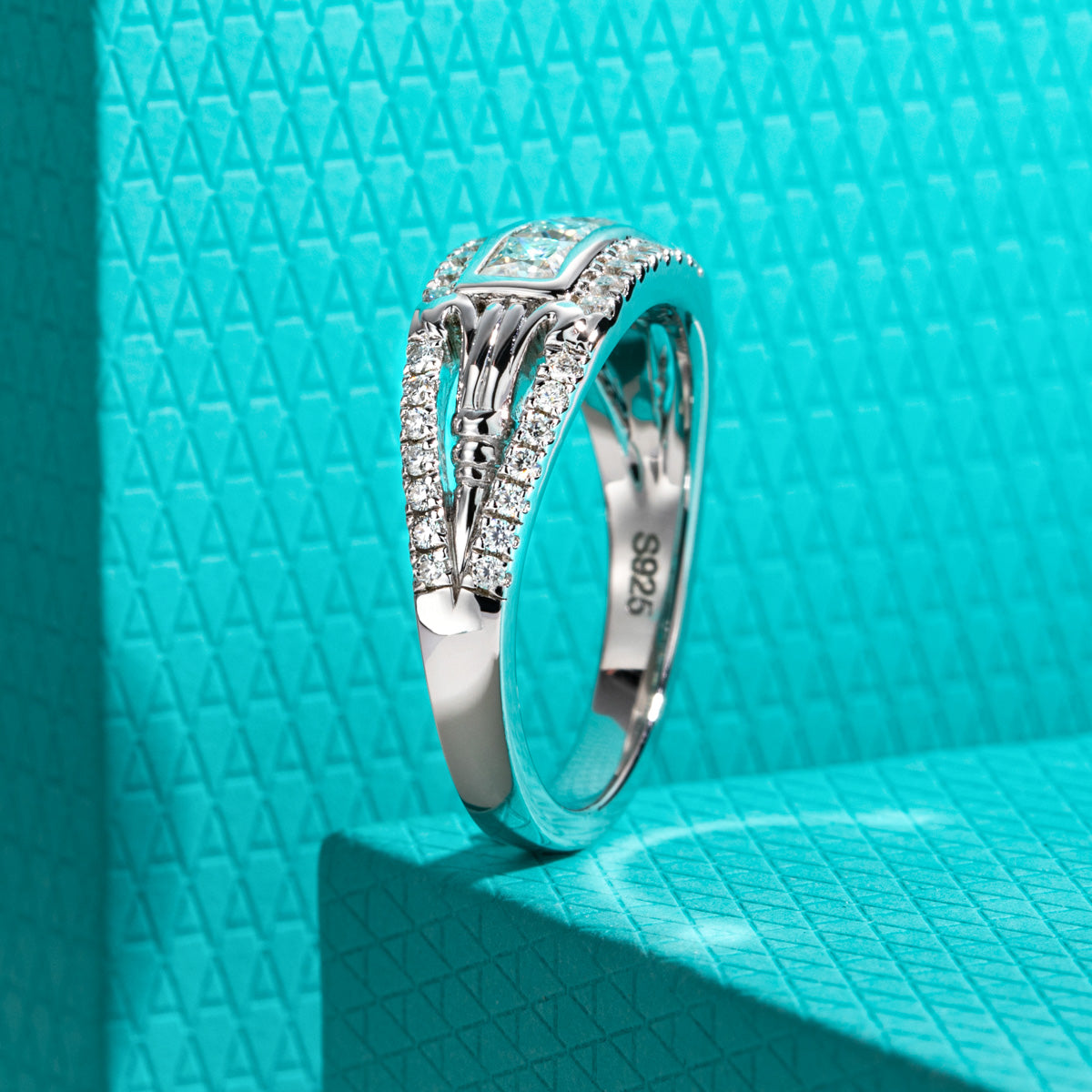 S925 Sterling Silver Roman Column Moissanite Ring
