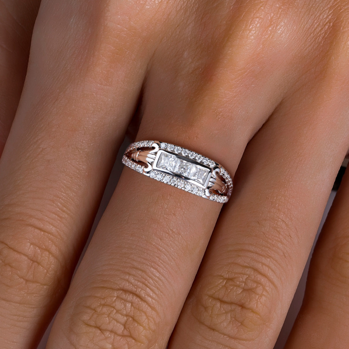 S925 Sterling Silver Roman Column Moissanite Ring