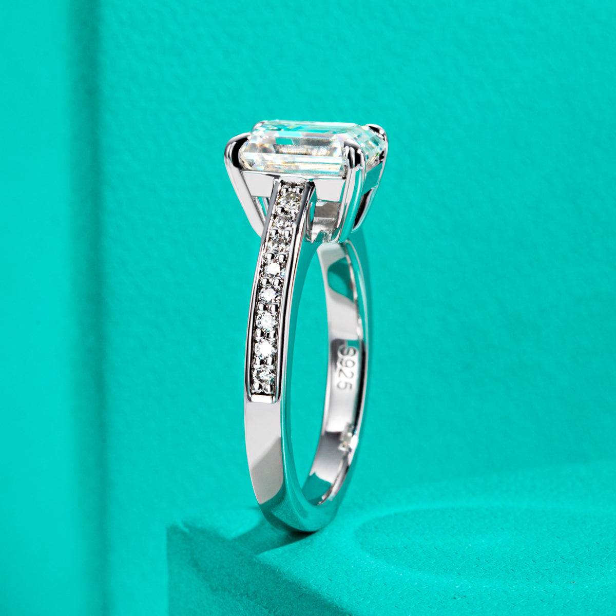 S925 Silver 7×9mm Emerald Cut Moissanite Ring