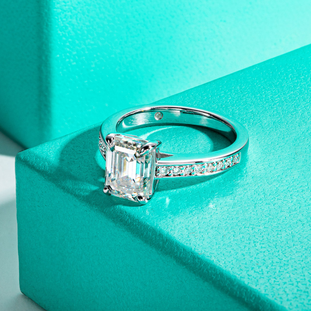 S925 Silver 7×9mm Emerald Cut Moissanite Ring