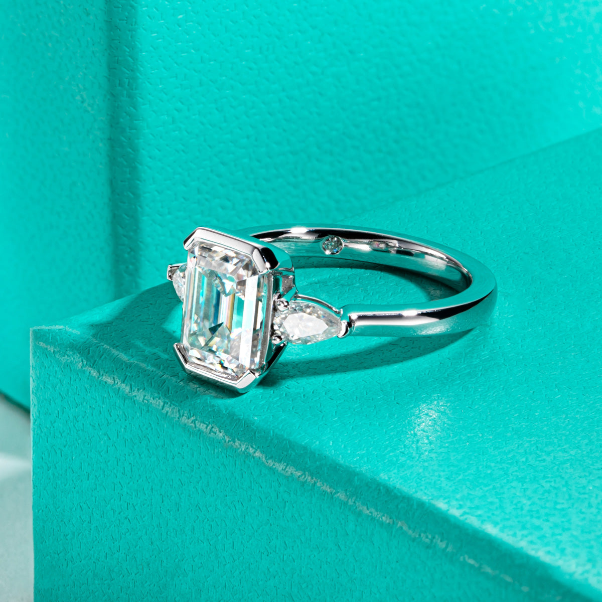 S925 Silver 7×9mm Emerald Cut Moissanite Ring