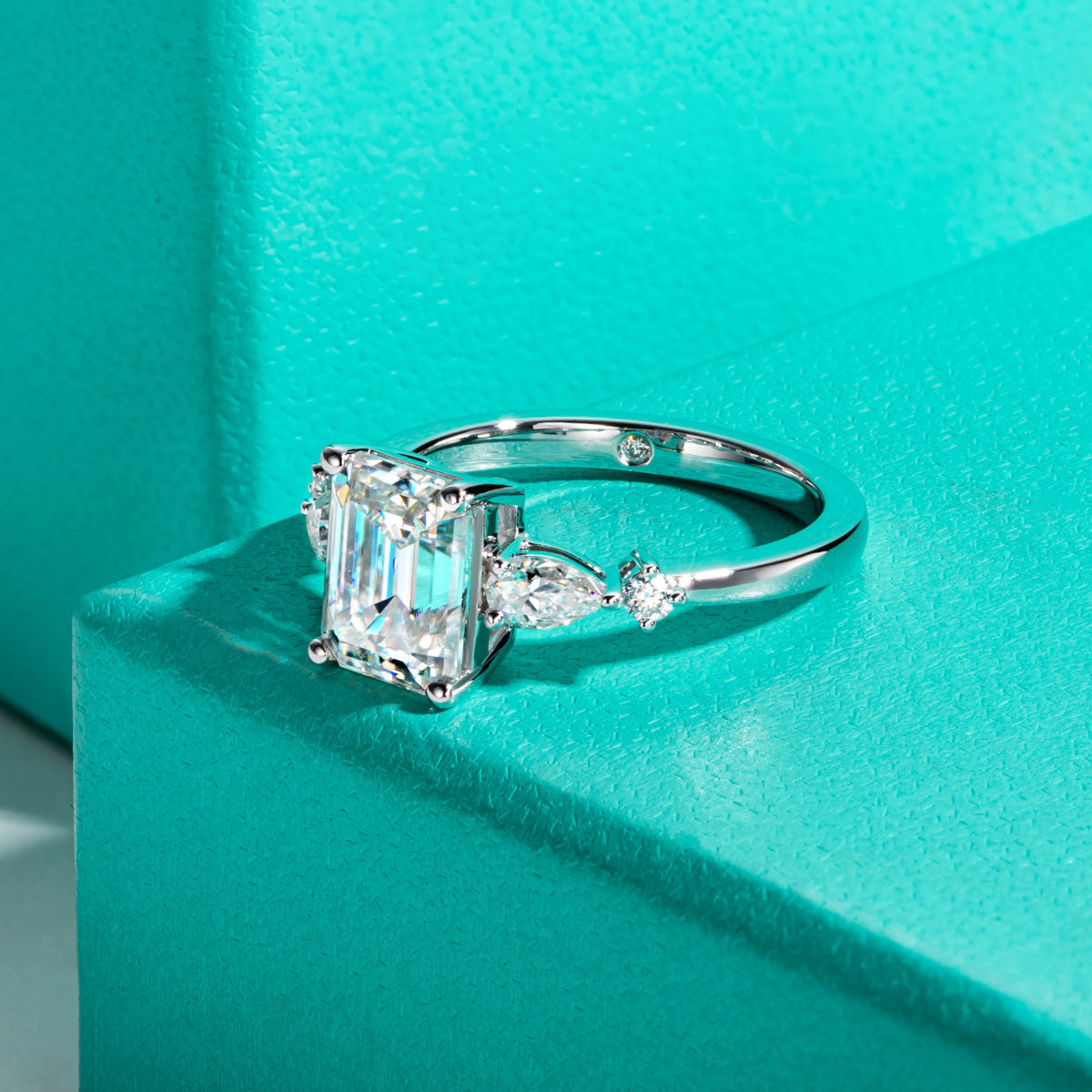 S925 Silver 7×9mm Emerald Cut Moissanite Ring