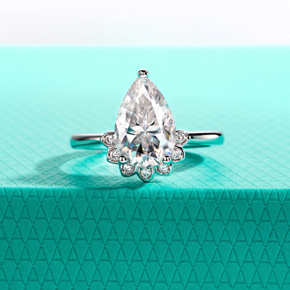 S925 Silver Pear-shaped 8×12mm Moissanite Ring