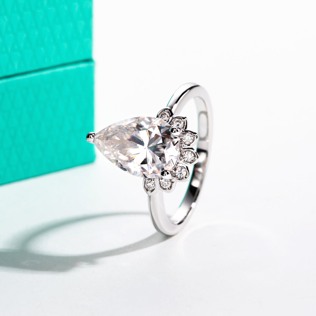 S925 Silver Pear-shaped 8×12mm Moissanite Ring
