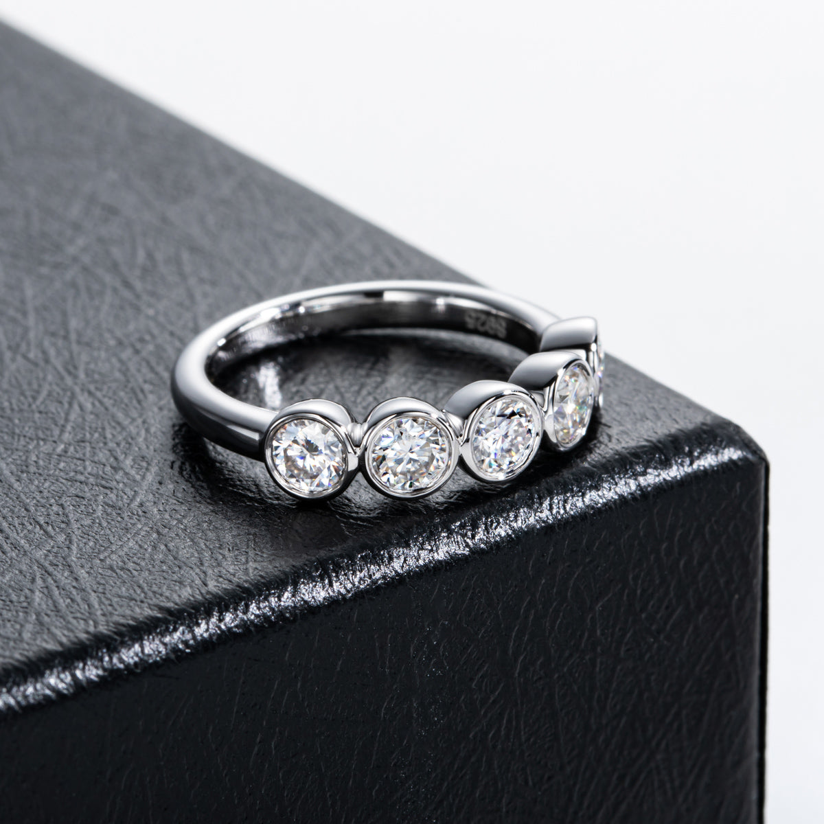 S925 Sterling Silver Five-Stone Moissanite Bubble Band Ring