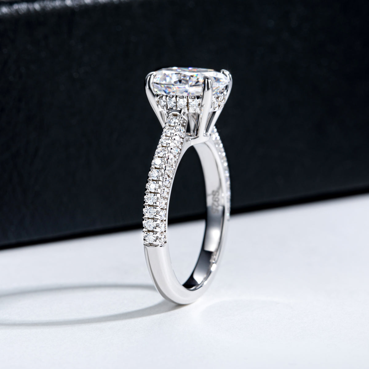 S925 Sterling Silver Oval Moissanite Special Edition Wedding Ring