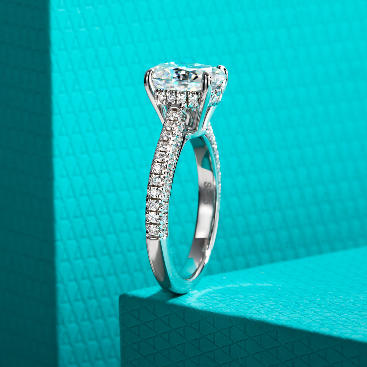 S925 Sterling Silver Oval Moissanite Special Edition Wedding Ring