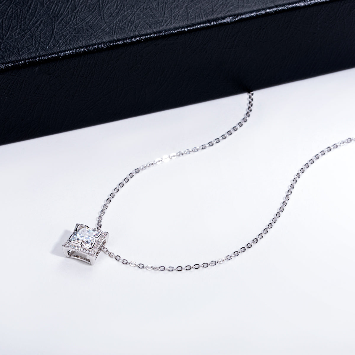 S925‑Silver 2.0CT Princess‑Cut Moissanite Lily‑Grass Pendant