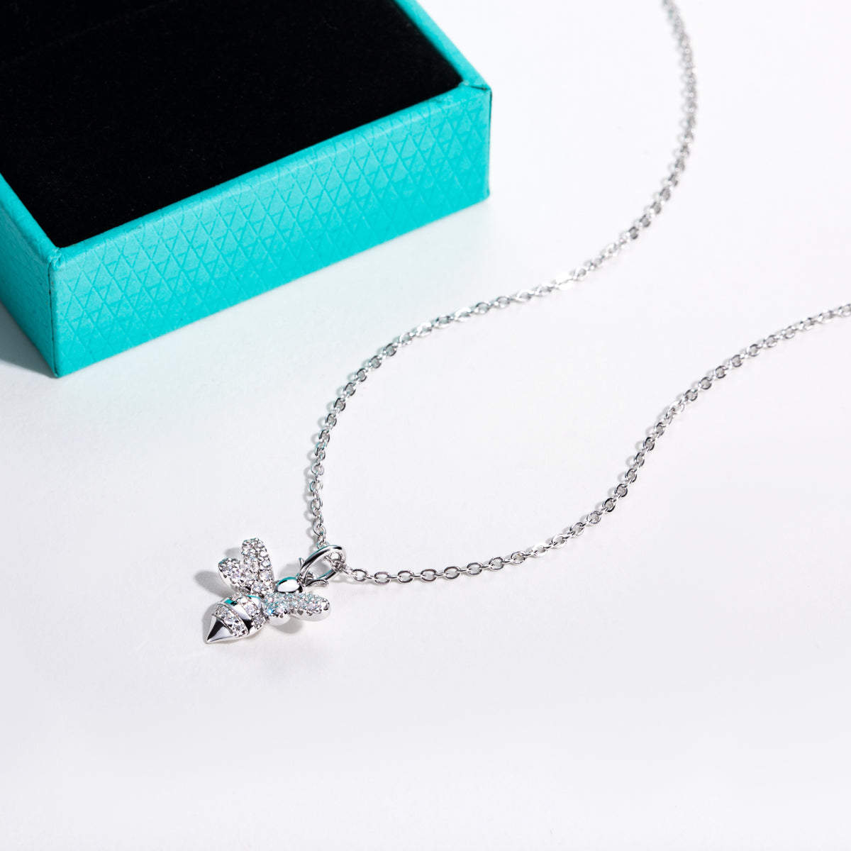 S925 Sterling Silver Moissanite Little Bee Pendant