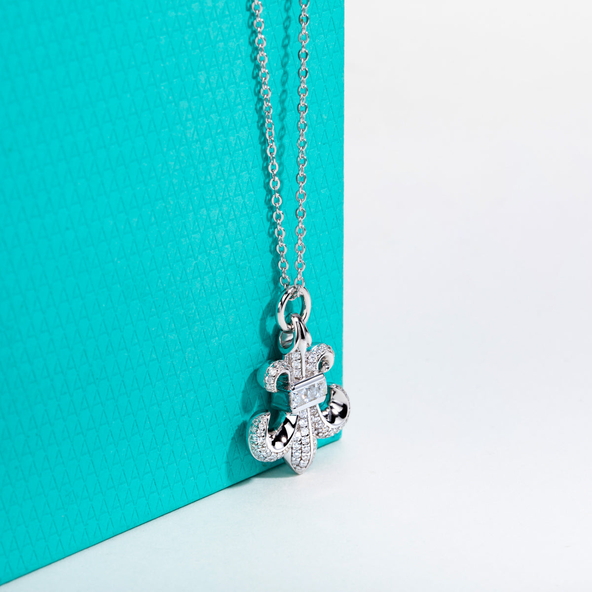 S925 Sterling Silver Moissanite Iris Pendant