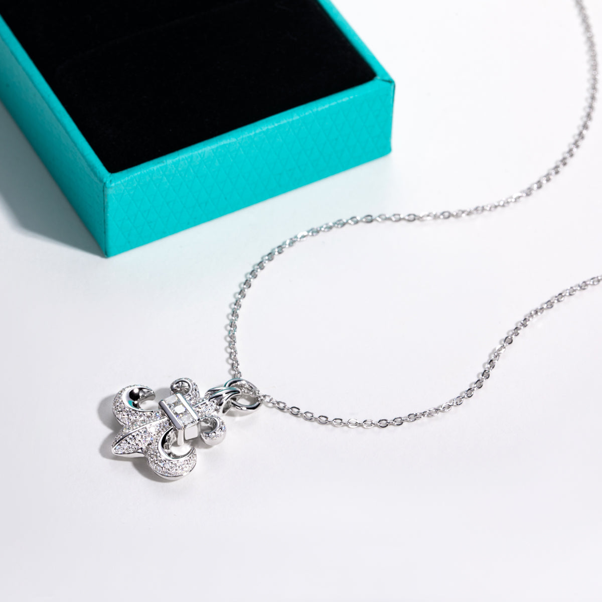 S925 Sterling Silver Moissanite Iris Pendant