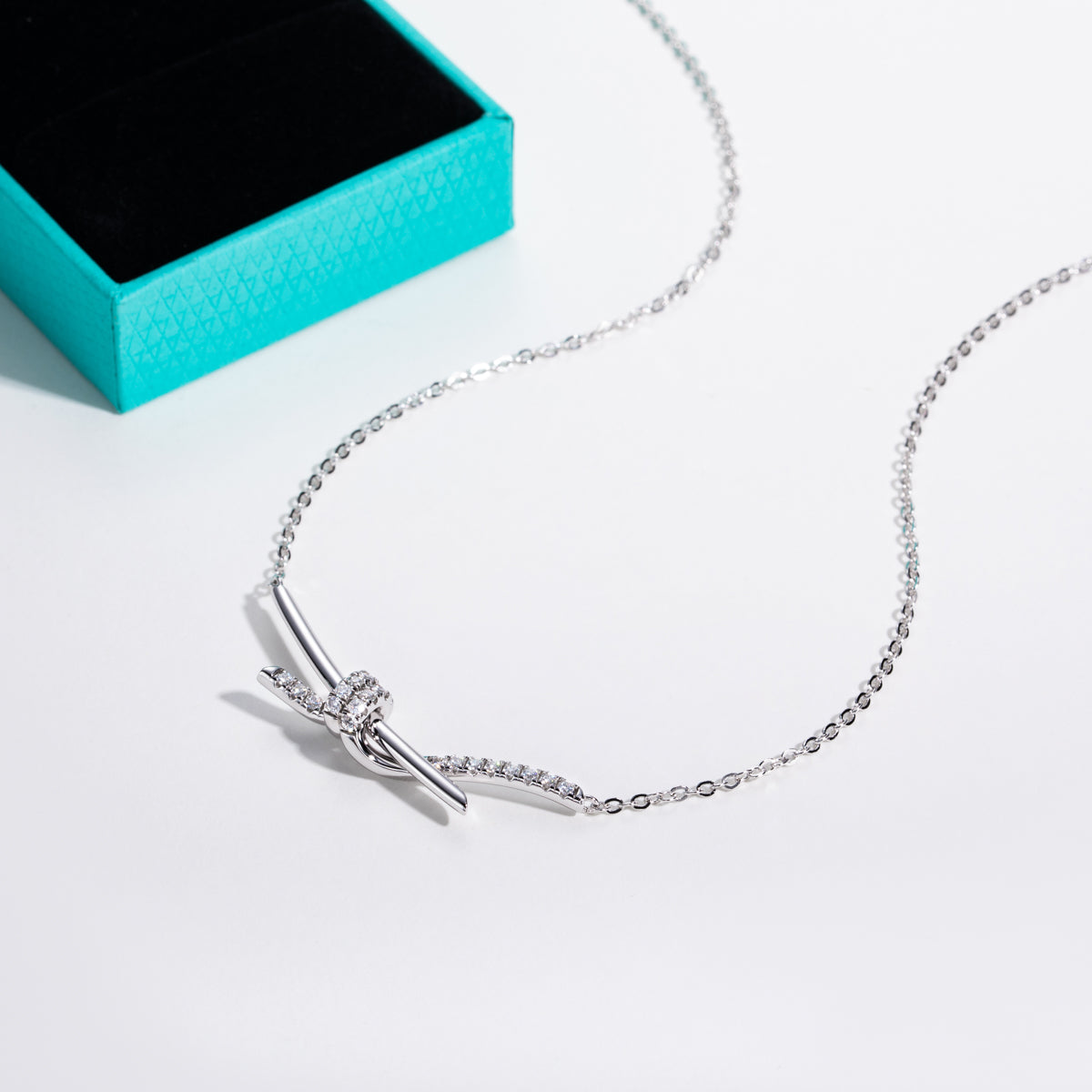 S925 Sterling Silver Full Paved Moissanite Knot Clavicle Necklace