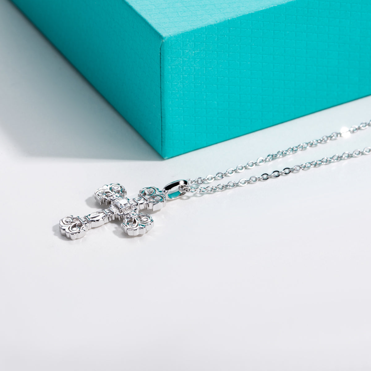 S925 Silver Moissanite Flame Cross Clavicle Chain Pendant