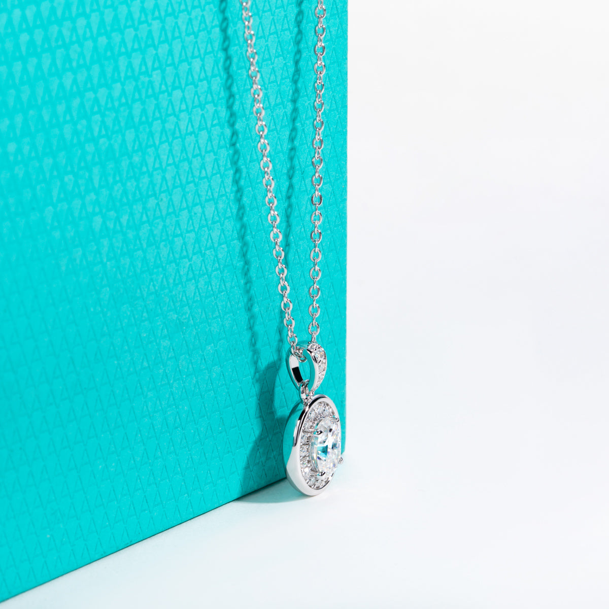 S925 Silver 5×7mm Oval Moissanite Halo Clavicle Necklace
