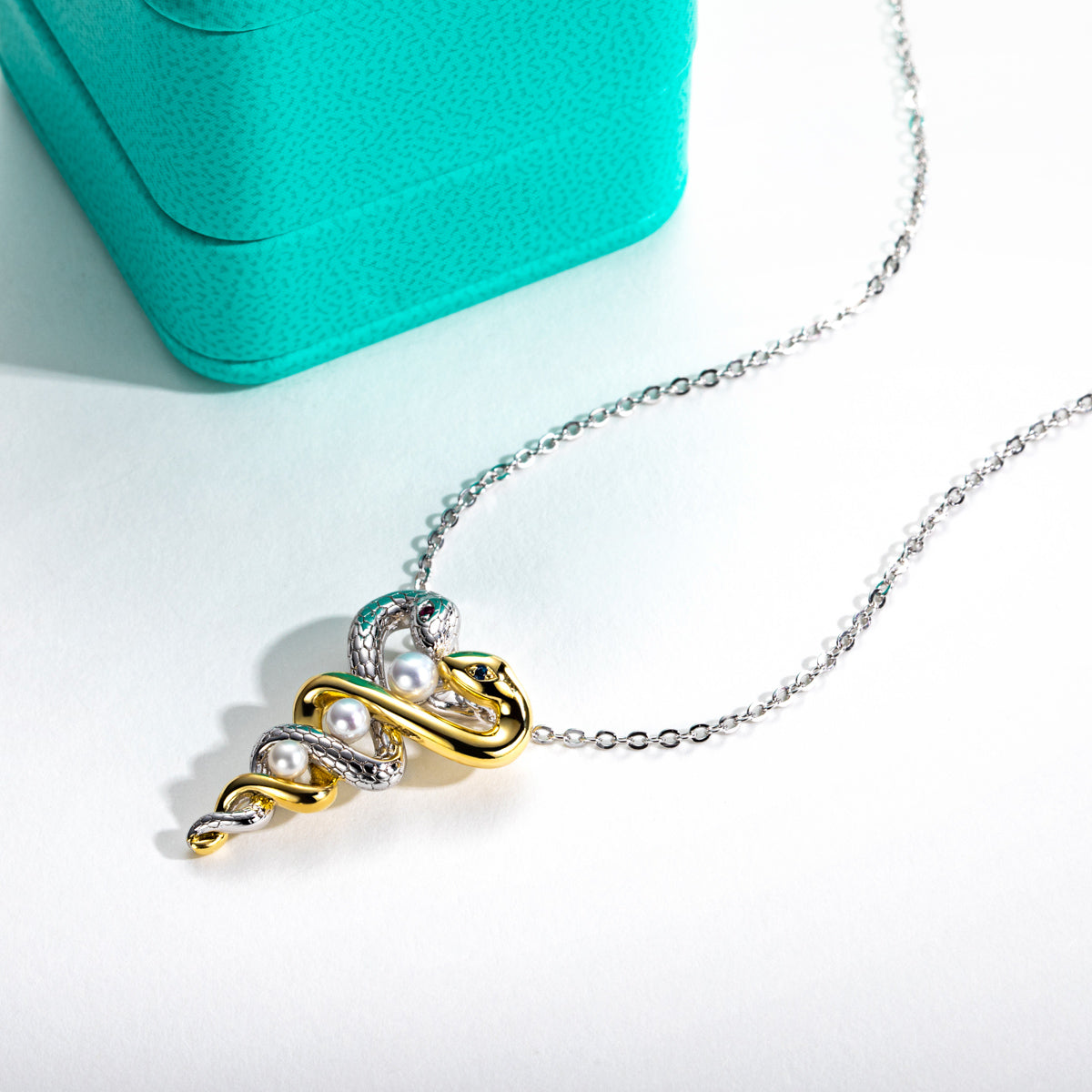 Yushi She Pendant Necklace