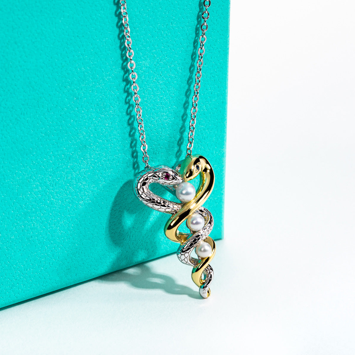 Yushi She Pendant Necklace
