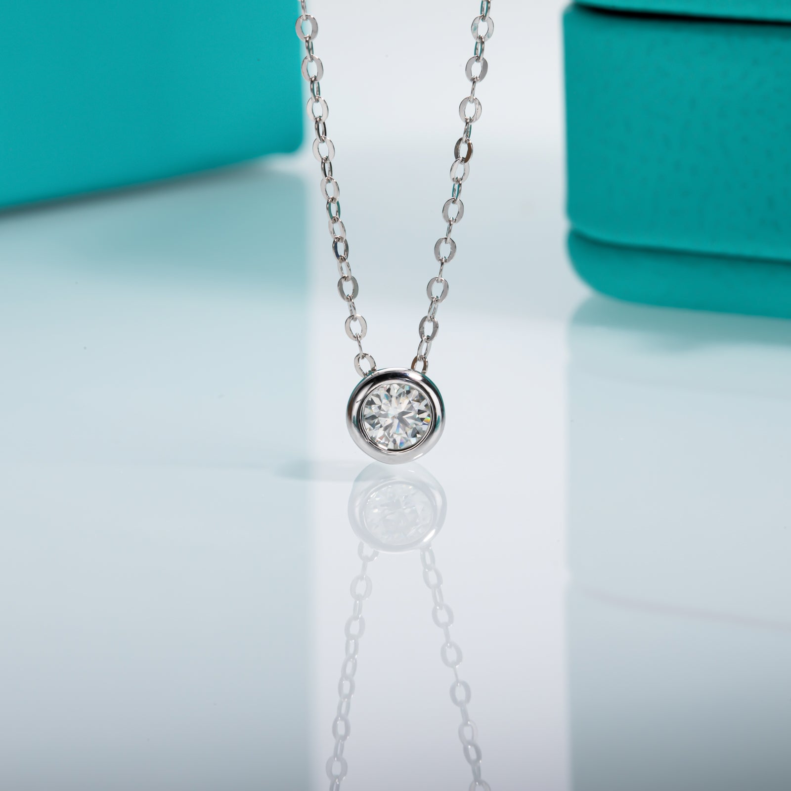 Round Cut Moissanite Pendant Necklace (0.3 ct)