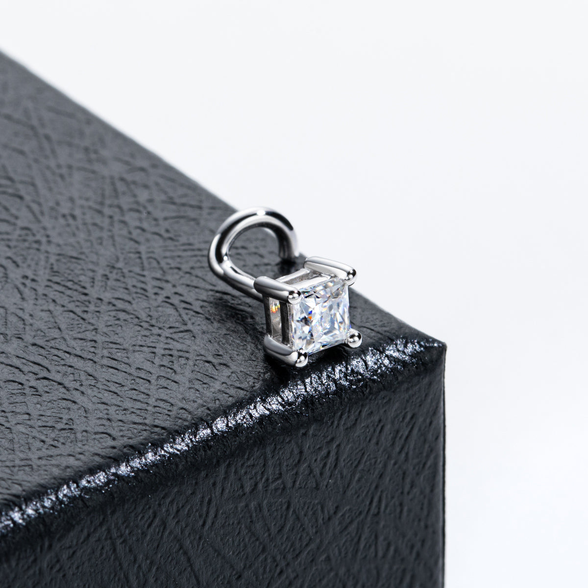 PT950 Moissanite Princess Cut Nose Stud