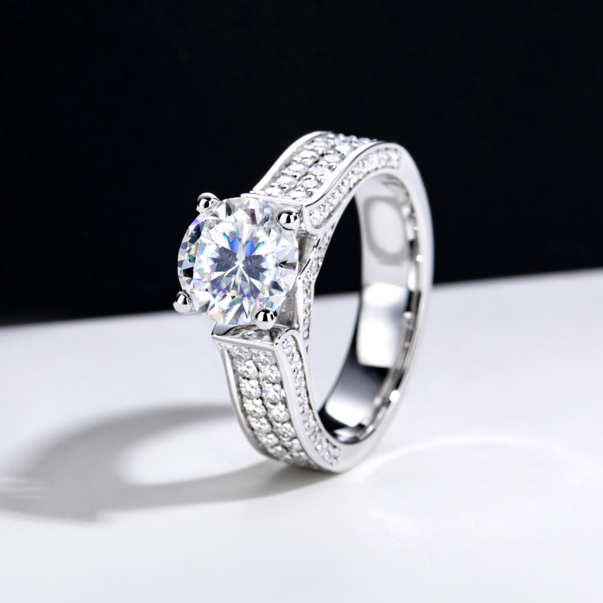 Product Name: S925‑Silver 2.0CT Round Moissanite Luxury Engagement Ring