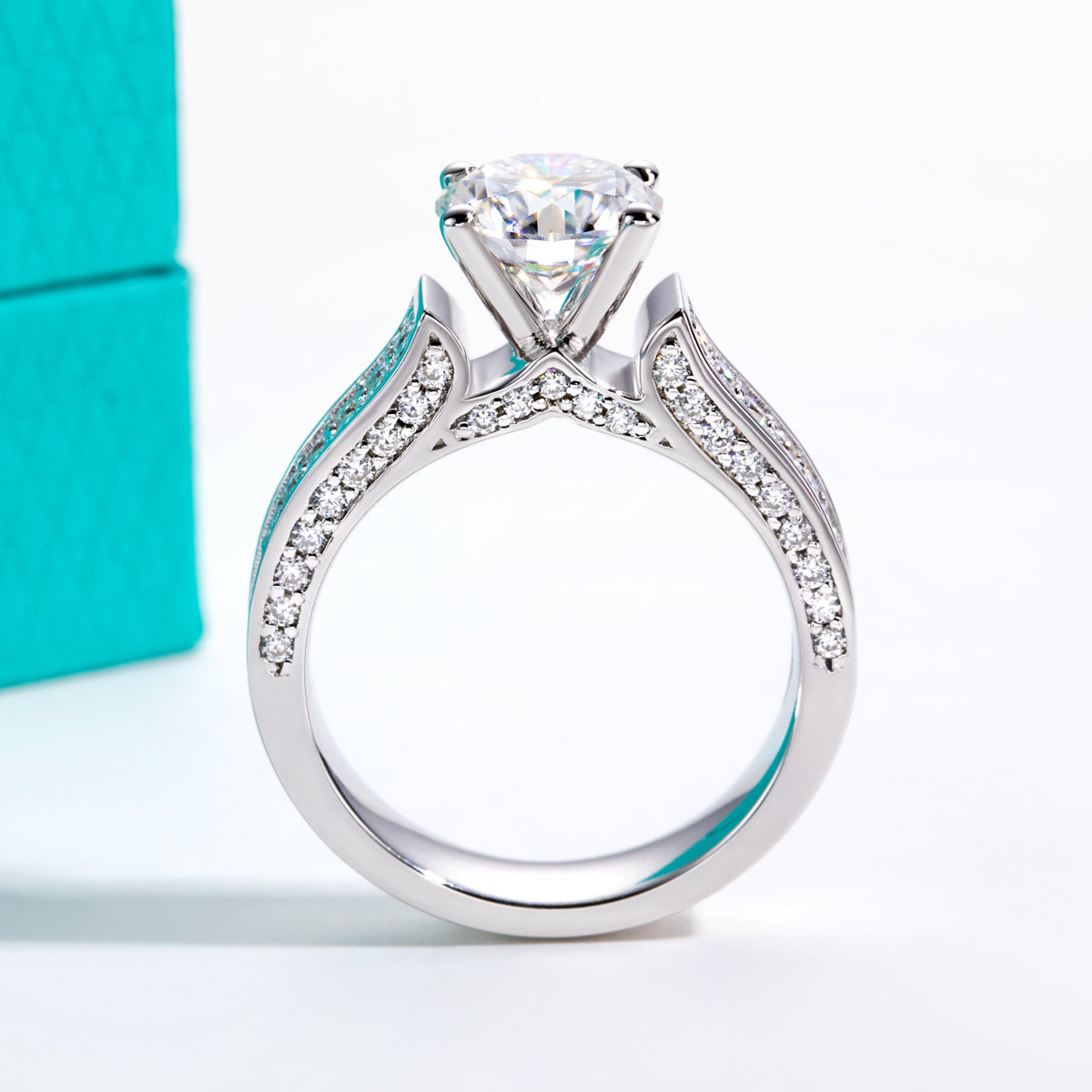 Product Name: S925‑Silver 2.0CT Round Moissanite Luxury Engagement Ring