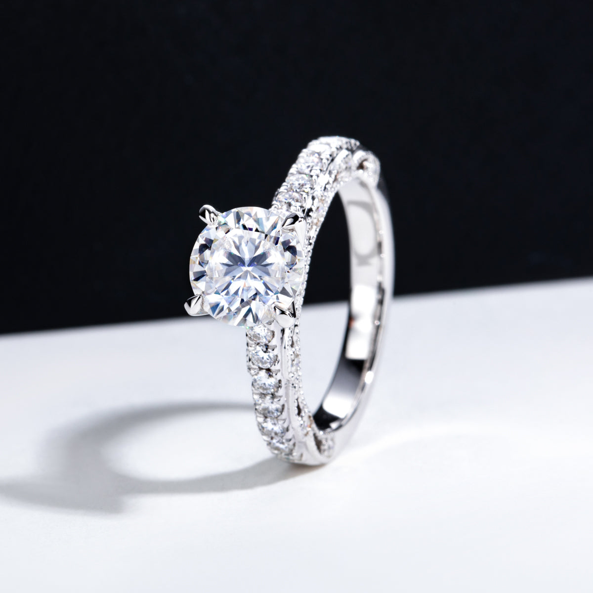 S925 Sterling Silver Round Moissanite Engagement Ring
