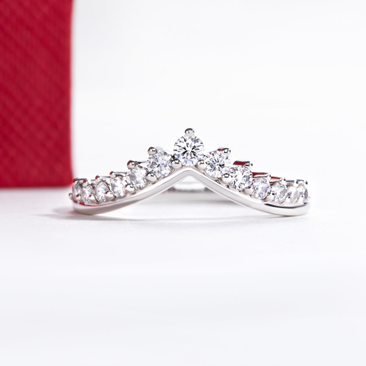 14K Gold Moissanite V-Shape Crown Ring