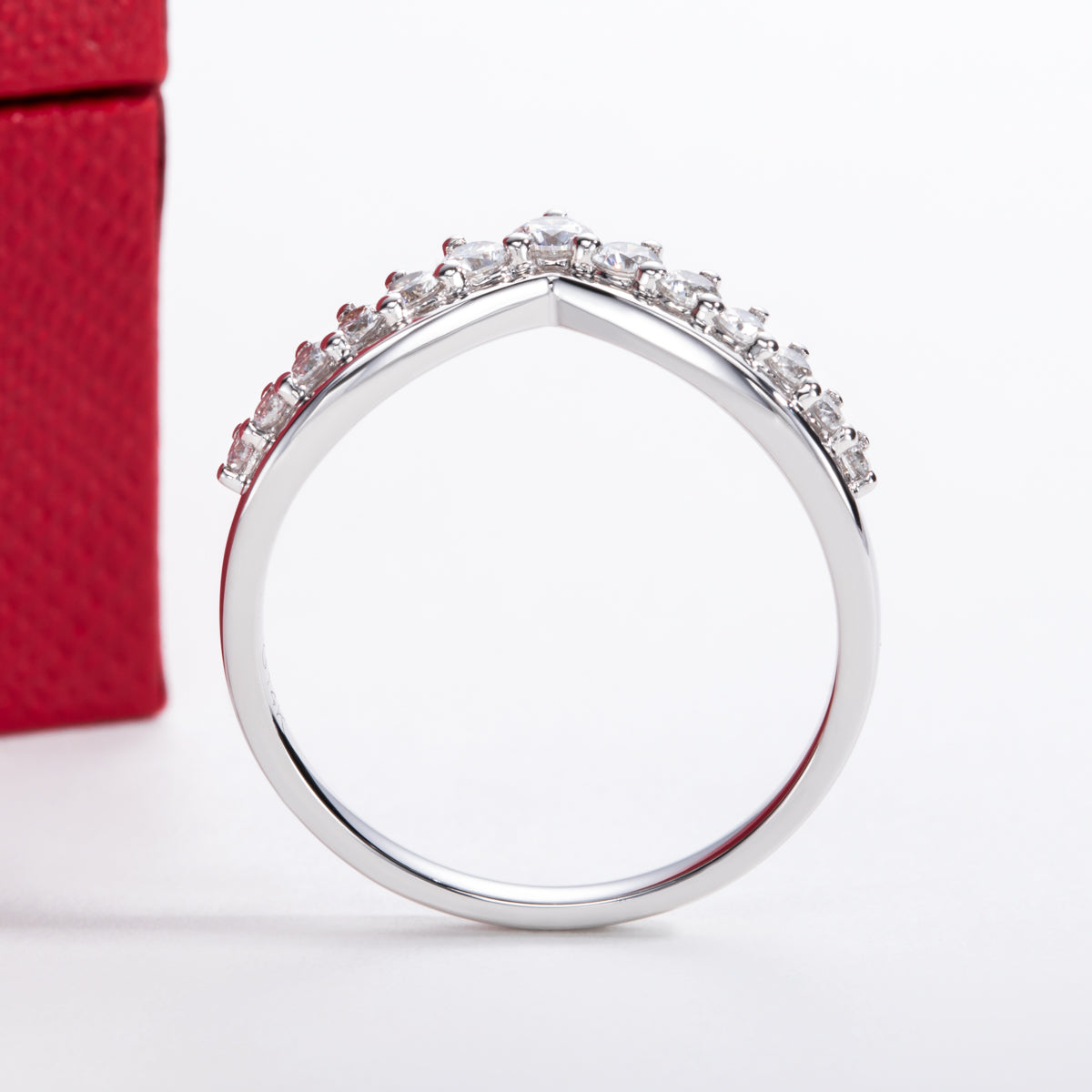 14K Gold Moissanite V-Shape Crown Ring
