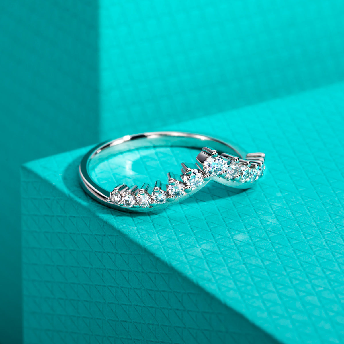 14K Gold Moissanite V-Shape Crown Ring