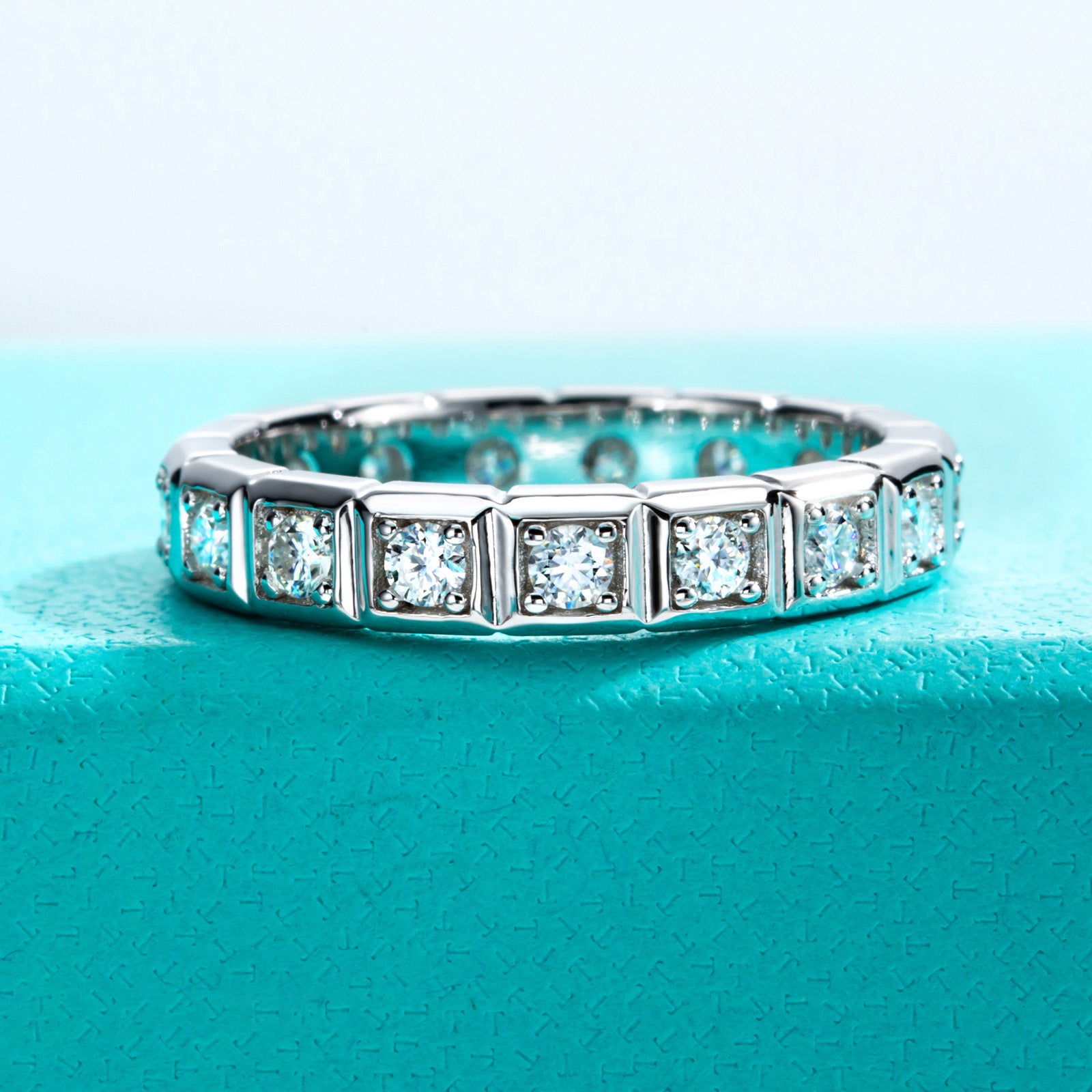 Round Cut Moissanite Wedding Band (0.7 cttw)