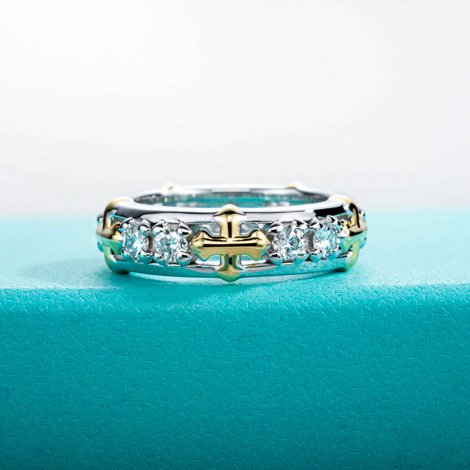 Round Cut Moissanite Wedding Band (1.0 cttw)