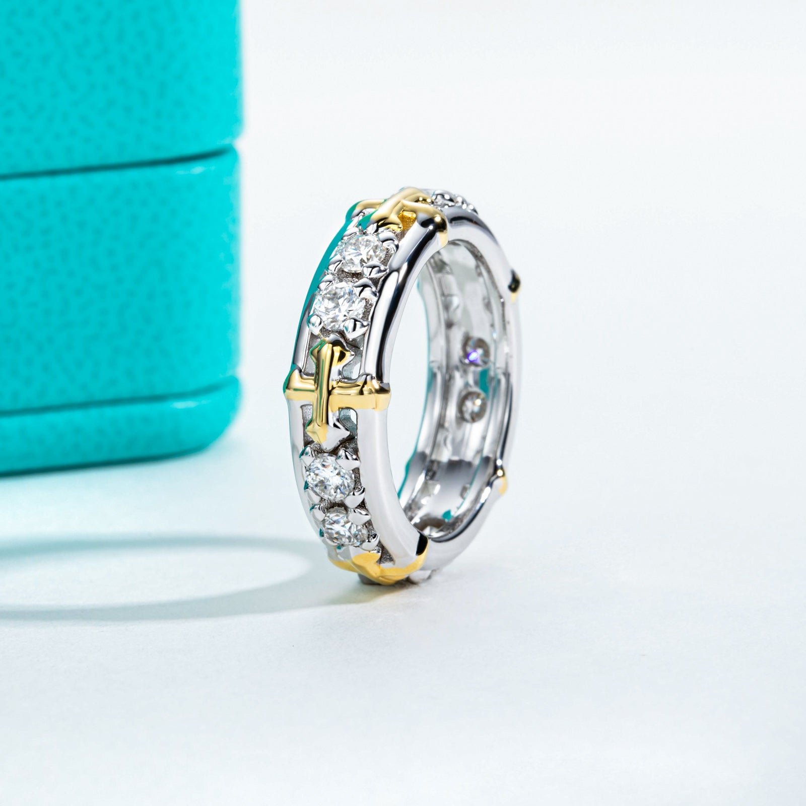 Round Cut Moissanite Wedding Band (1.0 cttw)